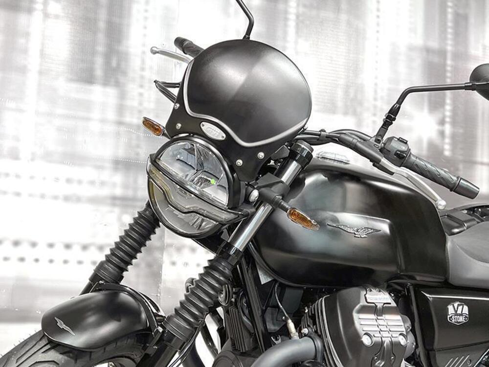 Moto Guzzi V7 Stone (2021 - 24) (3)