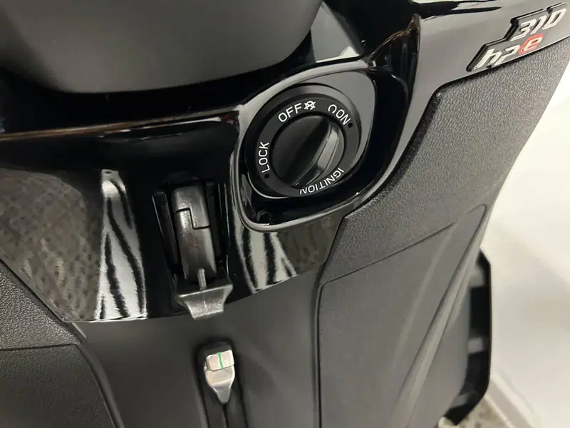 Piaggio MP3 310 Sport (2025 - 26) (4)