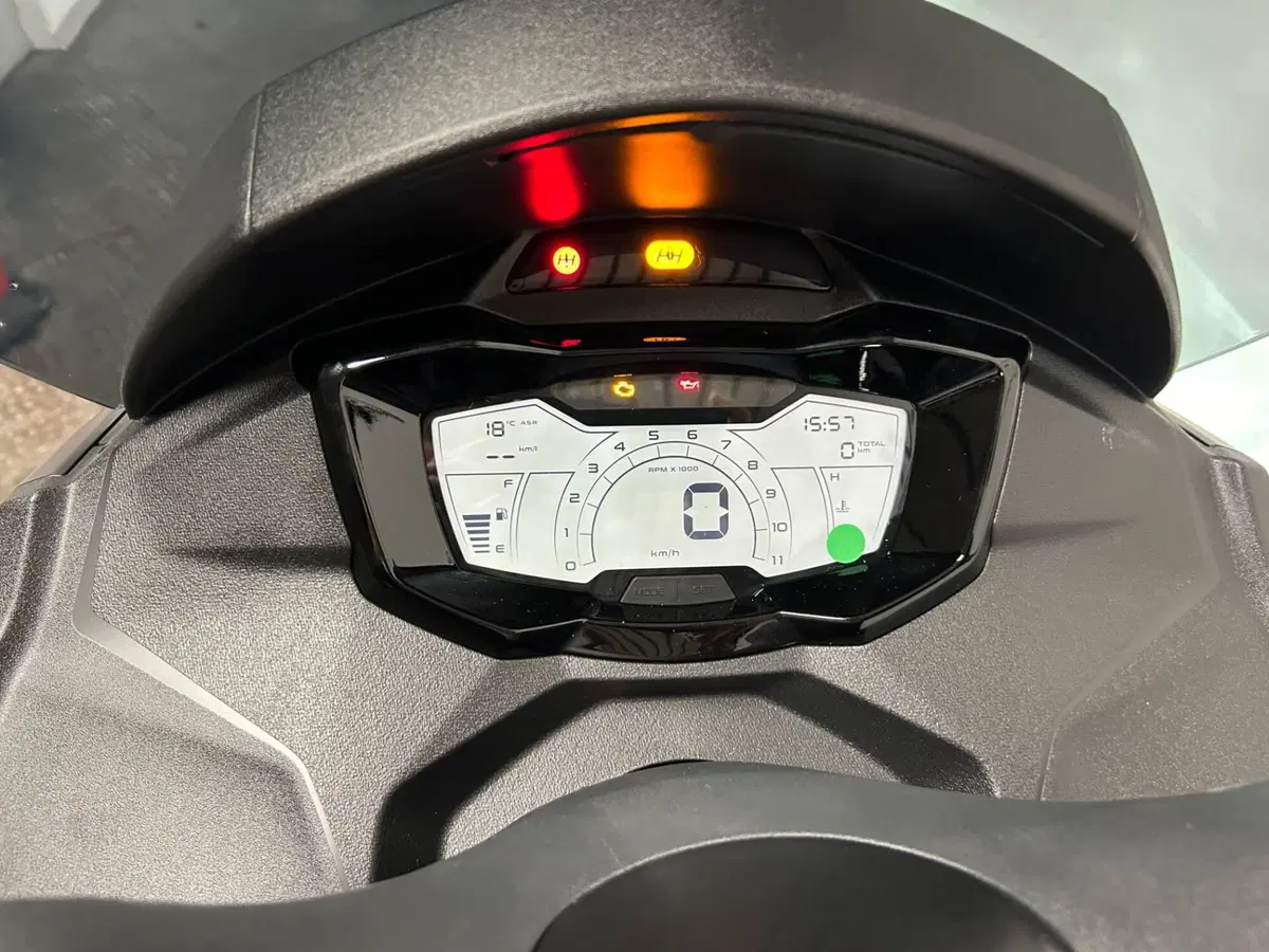 Piaggio MP3 310 Sport (2025 - 26) (5)