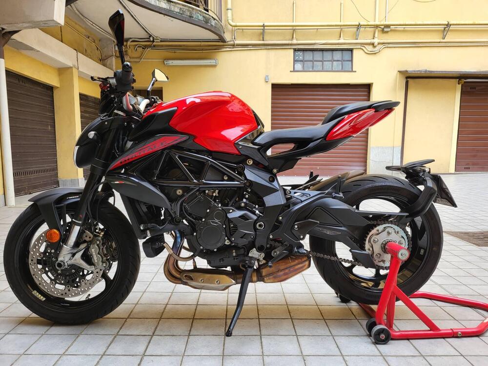 MV Agusta Brutale 800 Rosso (2021 - 23) (2)