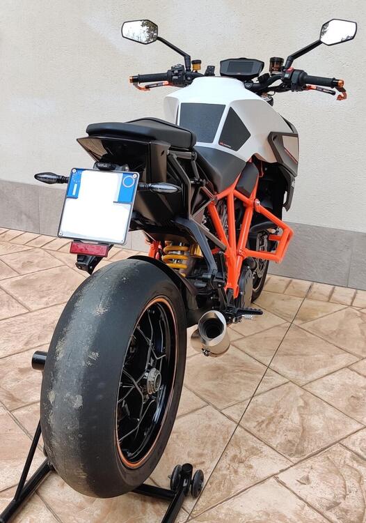 KTM 1290 Super Duke R (2019) (4)