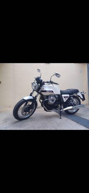 Moto Guzzi V7 Classic (2008 - 12) (2)