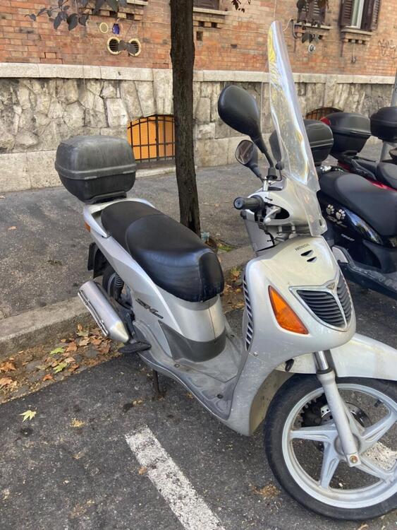 Honda SH 150 (2000 - 06) (2)