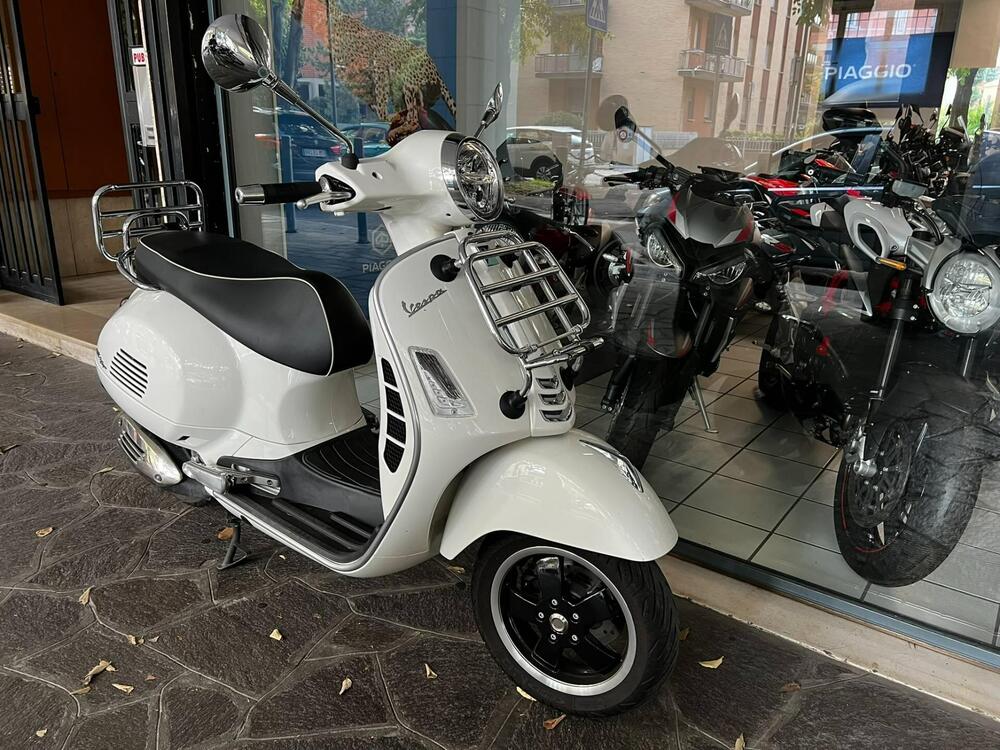 Vespa GTS 300 Super Hpe (2018 - 19) (2)