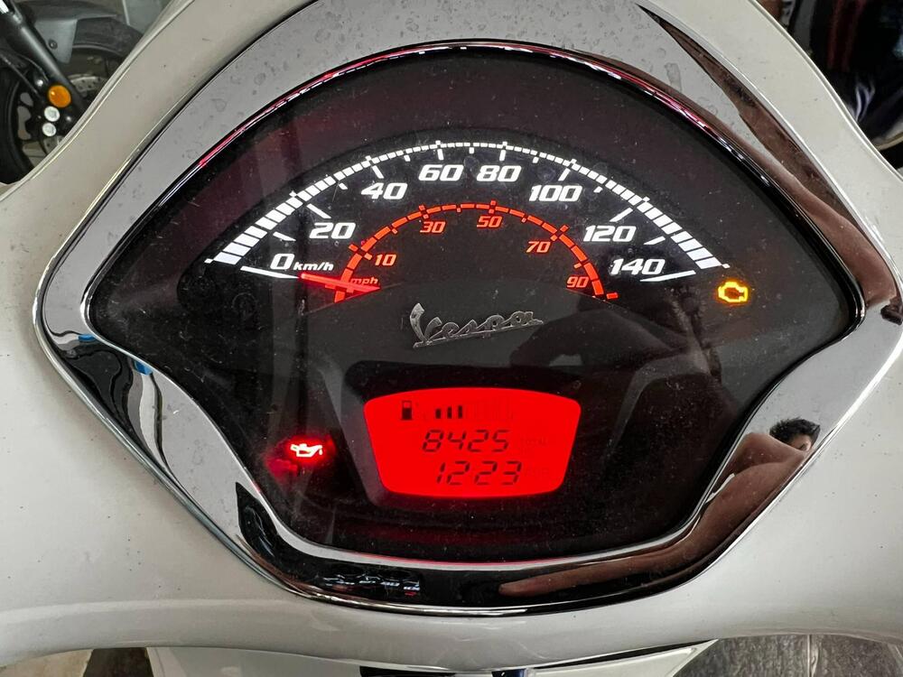 Vespa GTS 300 Super Hpe (2018 - 19) (4)