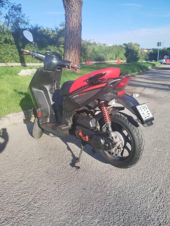 Aprilia SR 50 Motard (2012 - 17) (4)