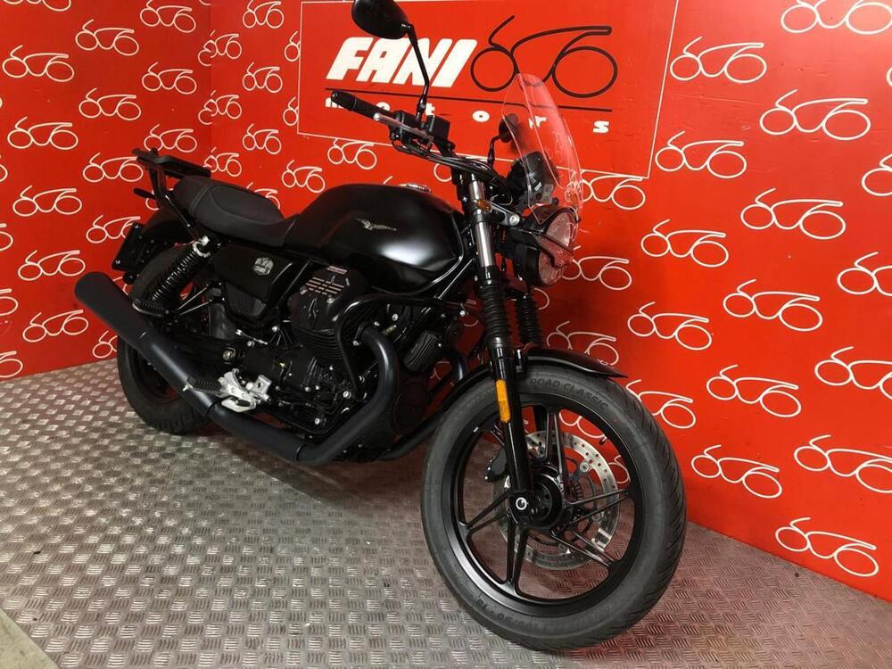 Moto Guzzi V7 Stone (2021 - 24) (2)