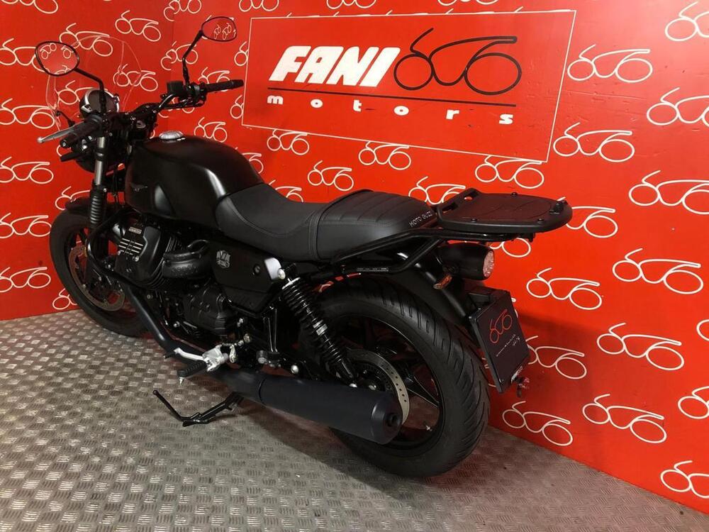 Moto Guzzi V7 Stone (2021 - 24) (4)