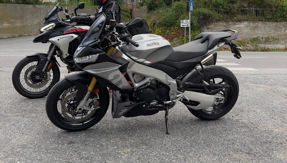 Aprilia Tuono 1100 V4 (2021 - 24) (2)