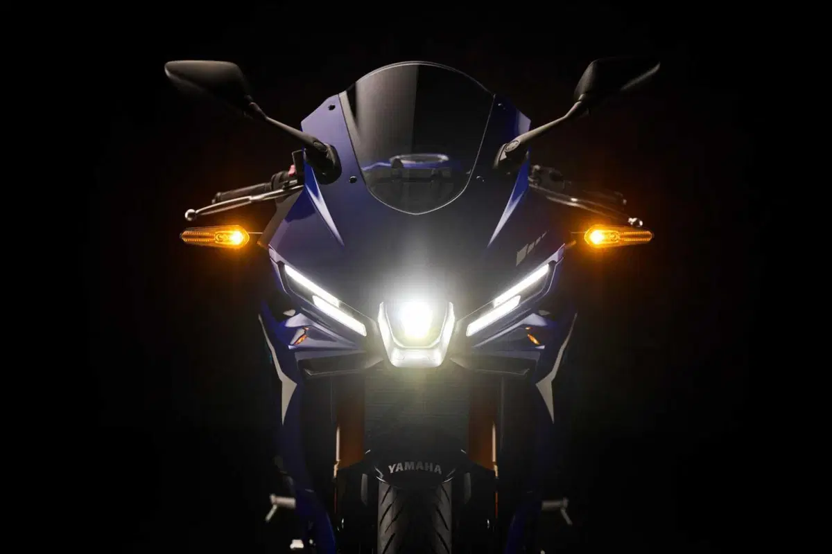Nuova Yamaha R3 2025: ecco come cambia