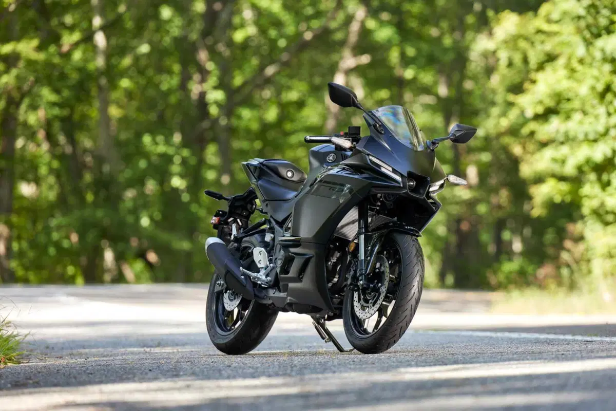 Nuova Yamaha R3 2025: ecco come cambia (4)