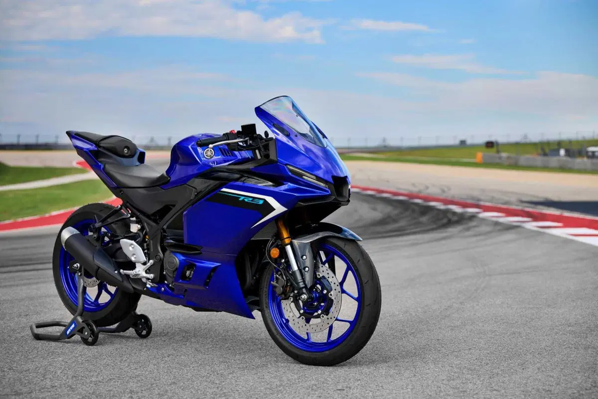 Nuova Yamaha R3 2025: ecco come cambia (9)