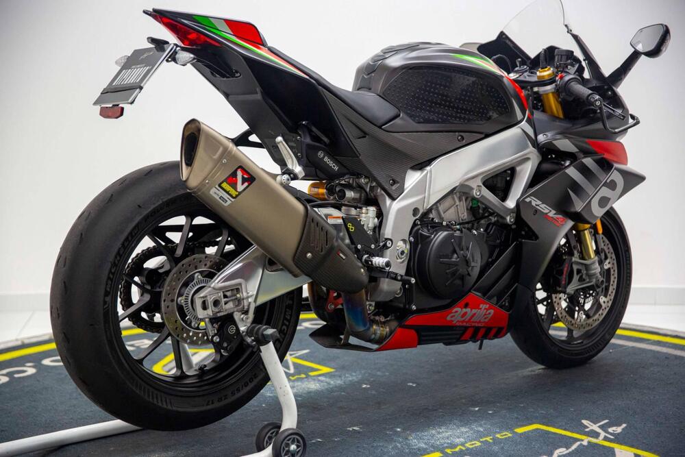 Aprilia RSV4 1100 Factory (2020) (4)