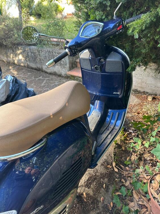 Vespa GTS 300 Hpe (2019) (2)