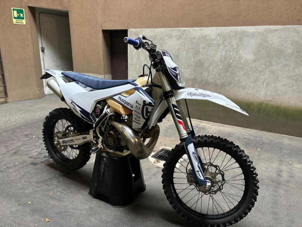 Husqvarna TE 300 (2017) (2)