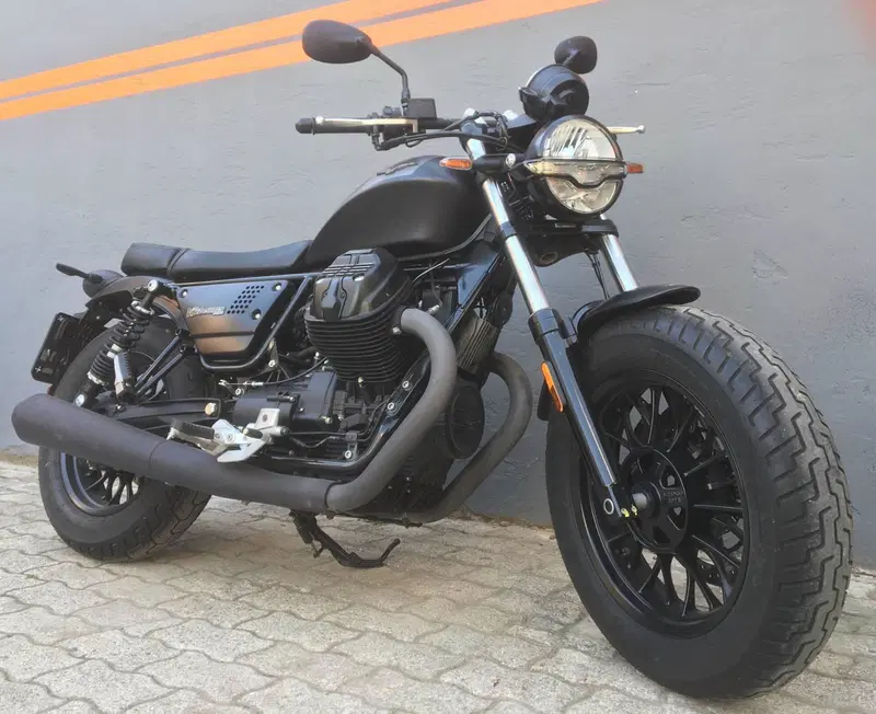 Moto Guzzi V9 Bobber (2021 - 25)