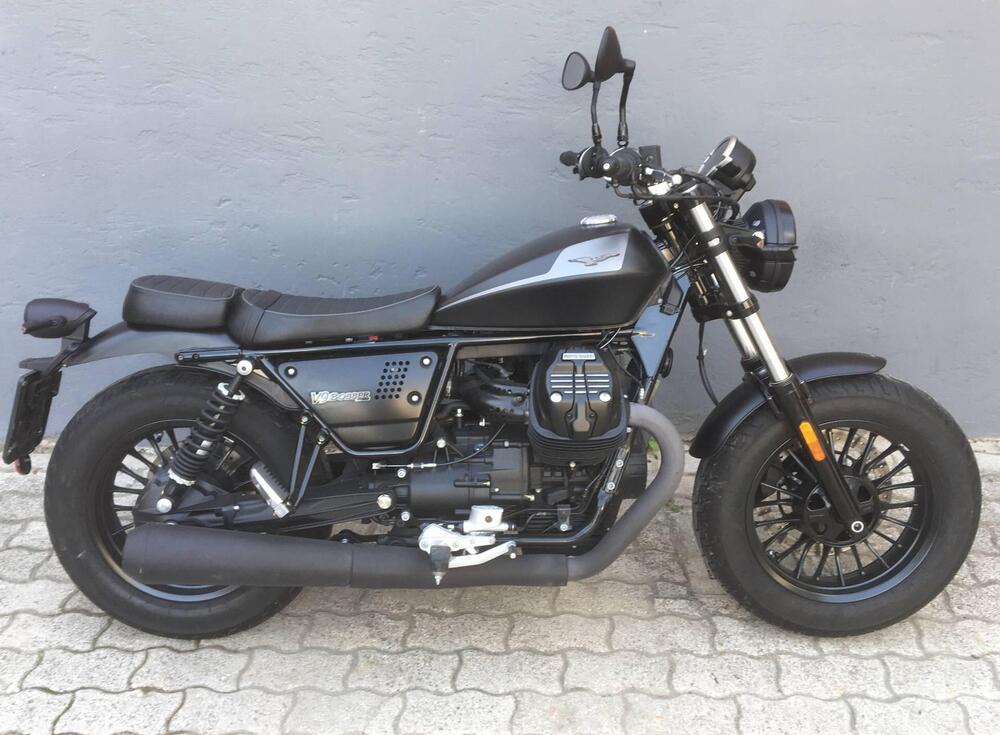 Moto Guzzi V9 Bobber (2021 - 24) (2)