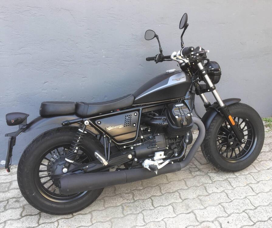 Moto Guzzi V9 Bobber (2021 - 24) (3)