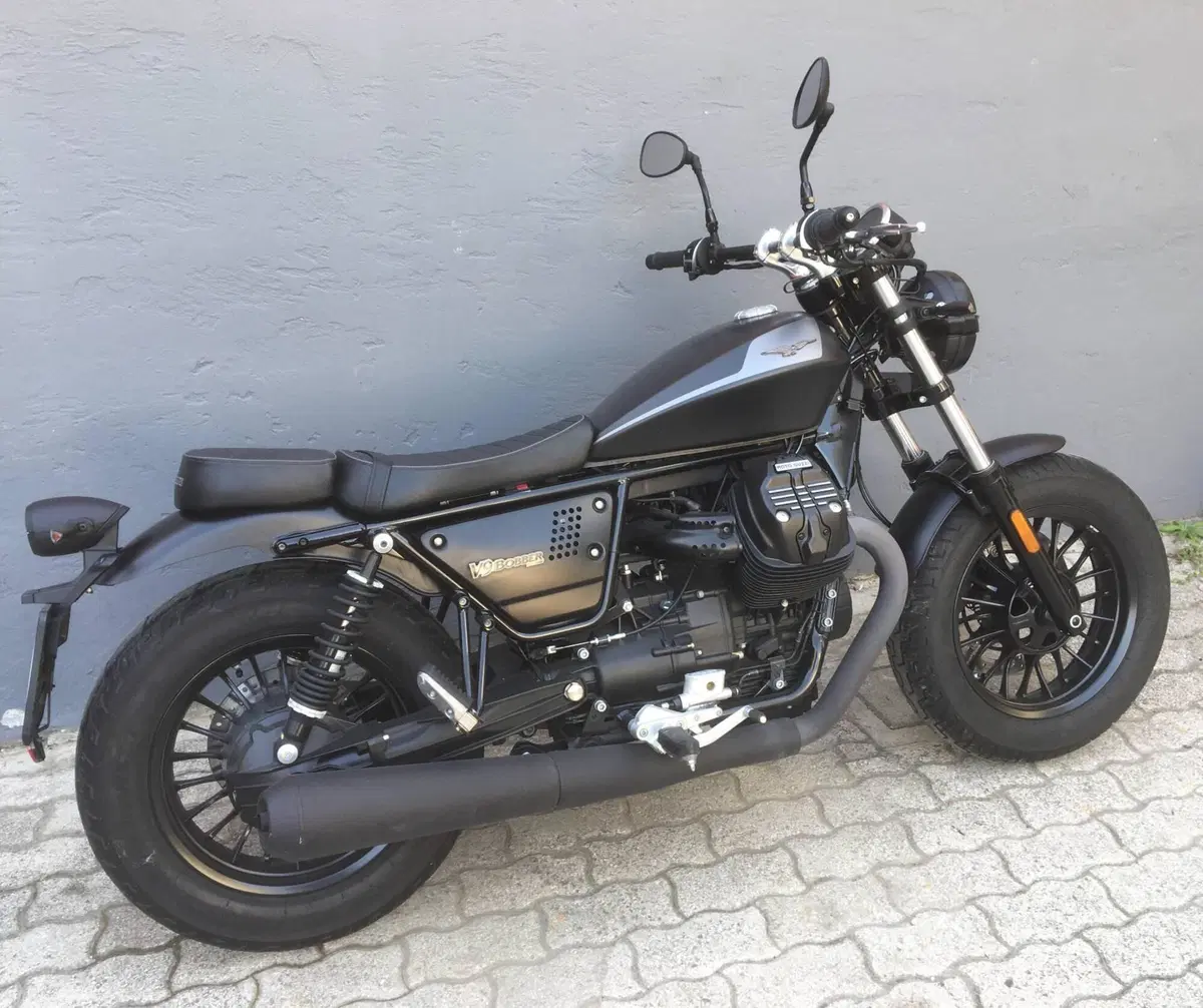 Moto Guzzi V9 Bobber (2021 - 25) (3)