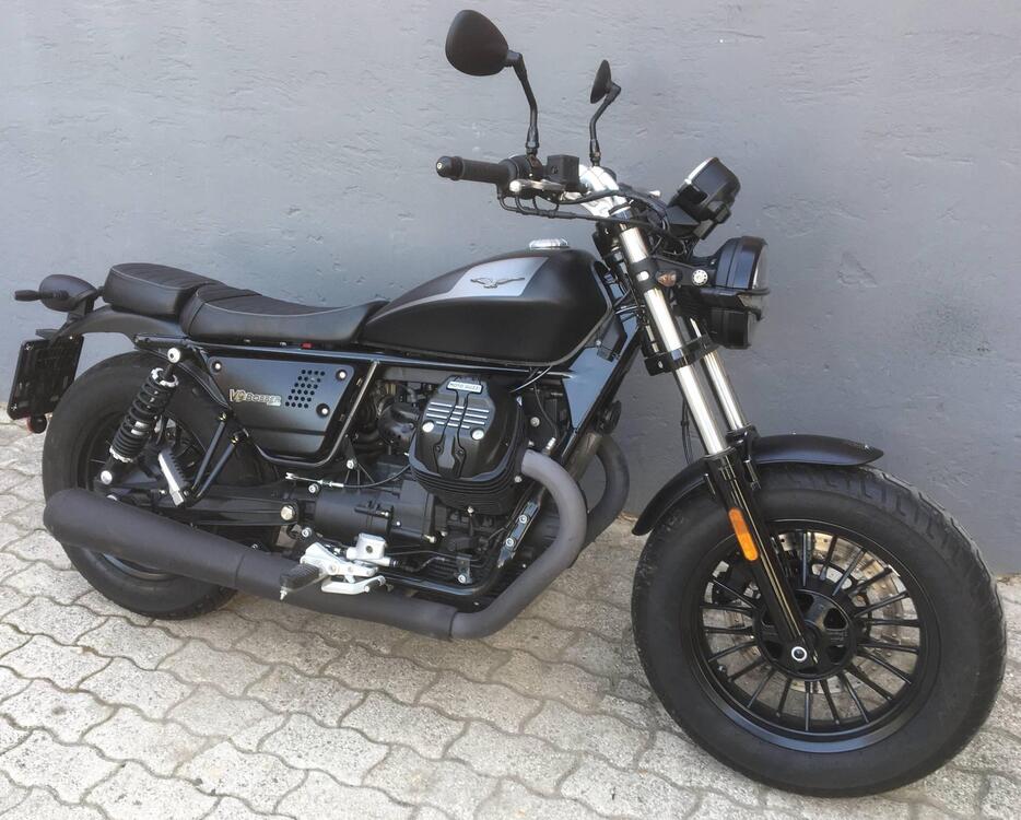 Moto Guzzi V9 Bobber (2021 - 24) (4)