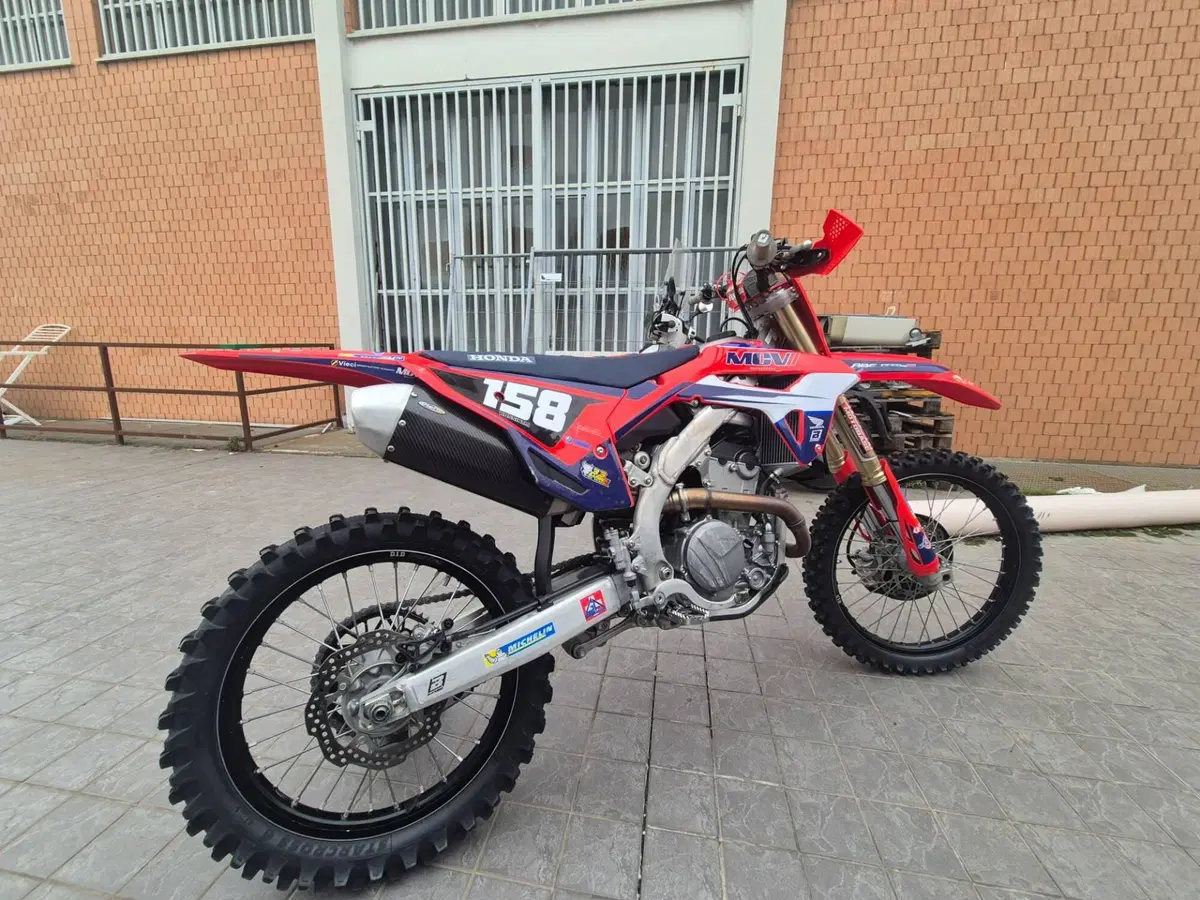Honda CRF 250R (2022) (2)
