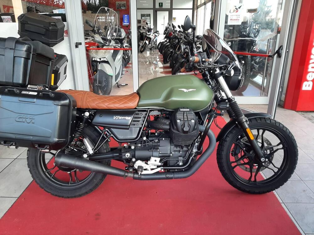 Moto Guzzi V7 III Stone (2017 - 20)