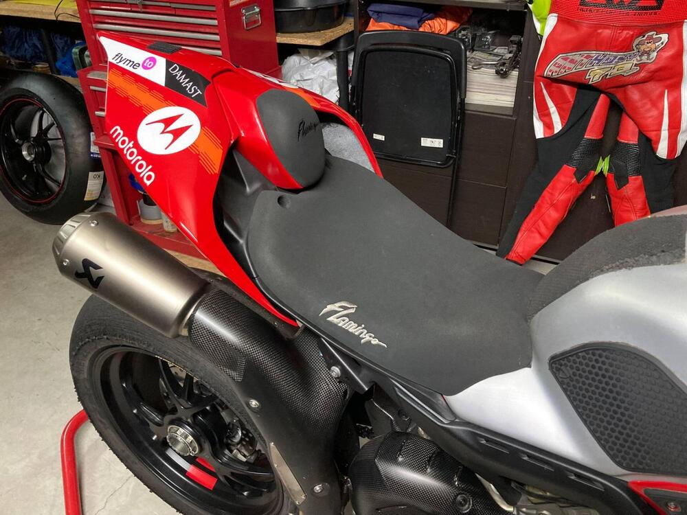 Ducati Panigale V4 S (2022 - 24) (4)