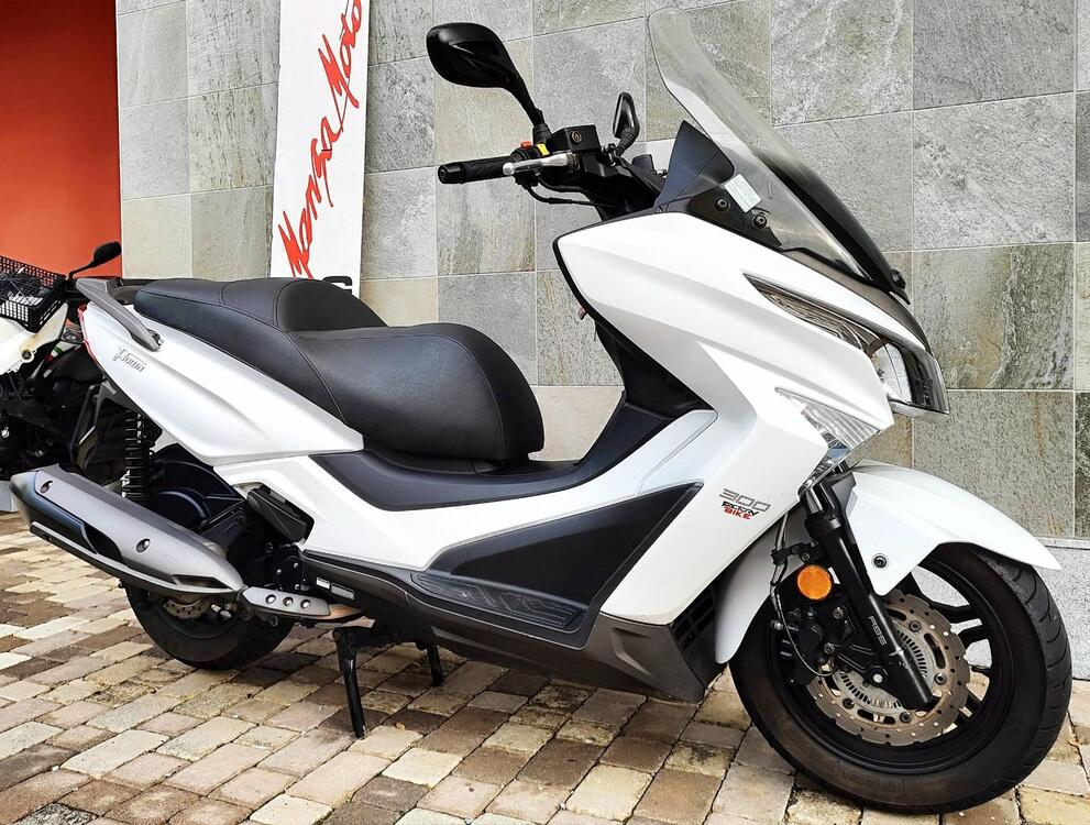 Kymco X-Town 300i ABS (2016 - 20) (3)