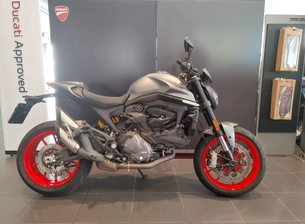 Ducati Monster 937 + (2021 - 25)