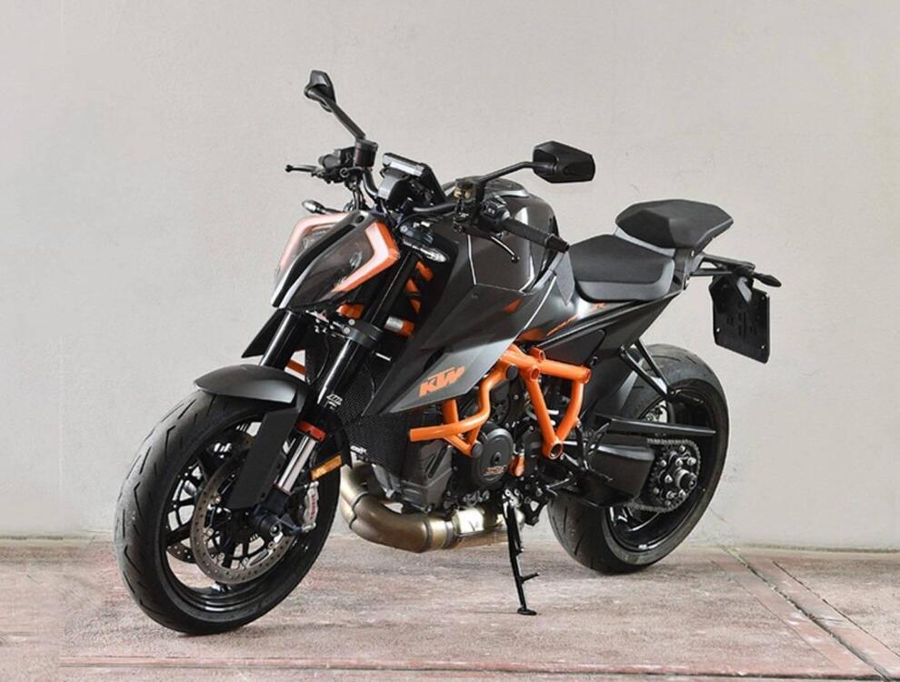 KTM 1290 Super Duke R (2021) (2)