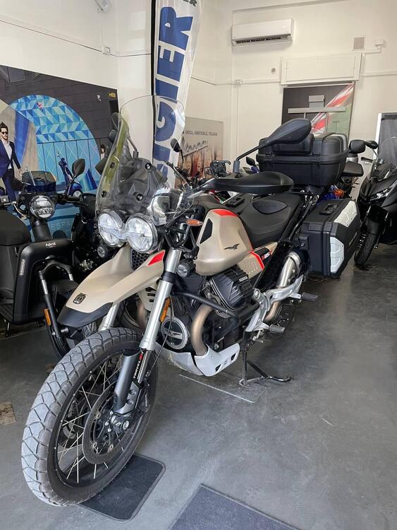 Moto Guzzi V85 TT Travel (2021 - 23) (2)