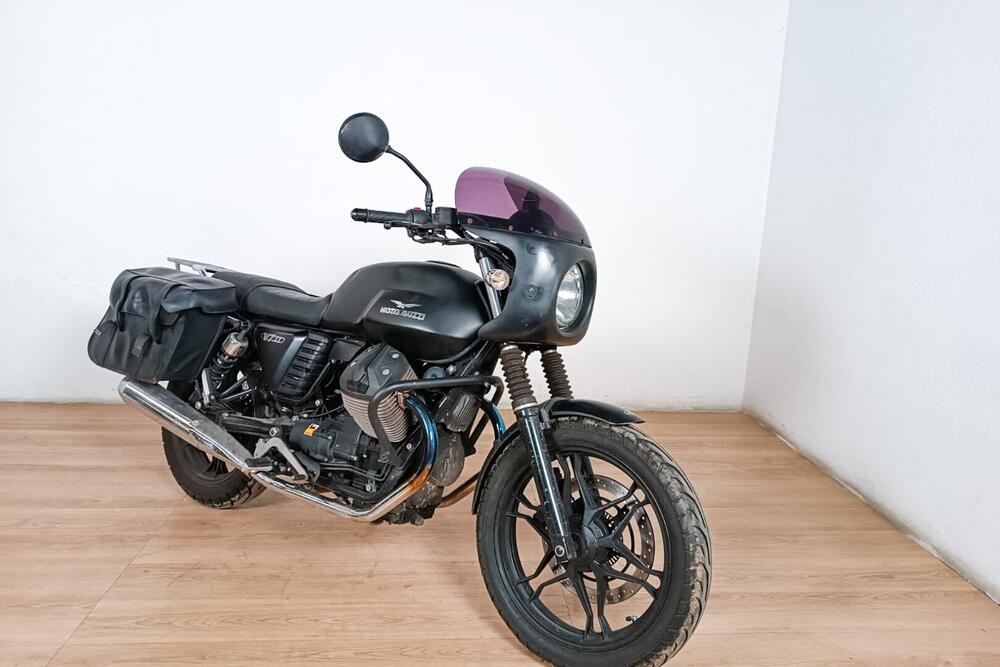 Moto Guzzi V7 II Stone (2015 - 17) (2)