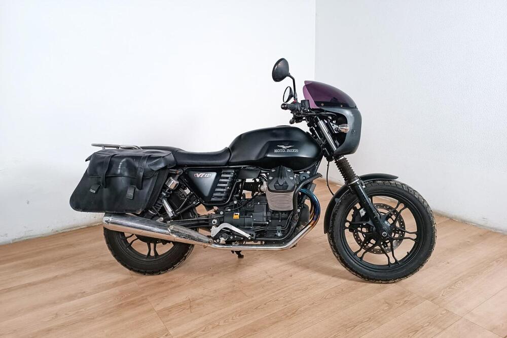 Moto Guzzi V7 II Stone (2015 - 17)