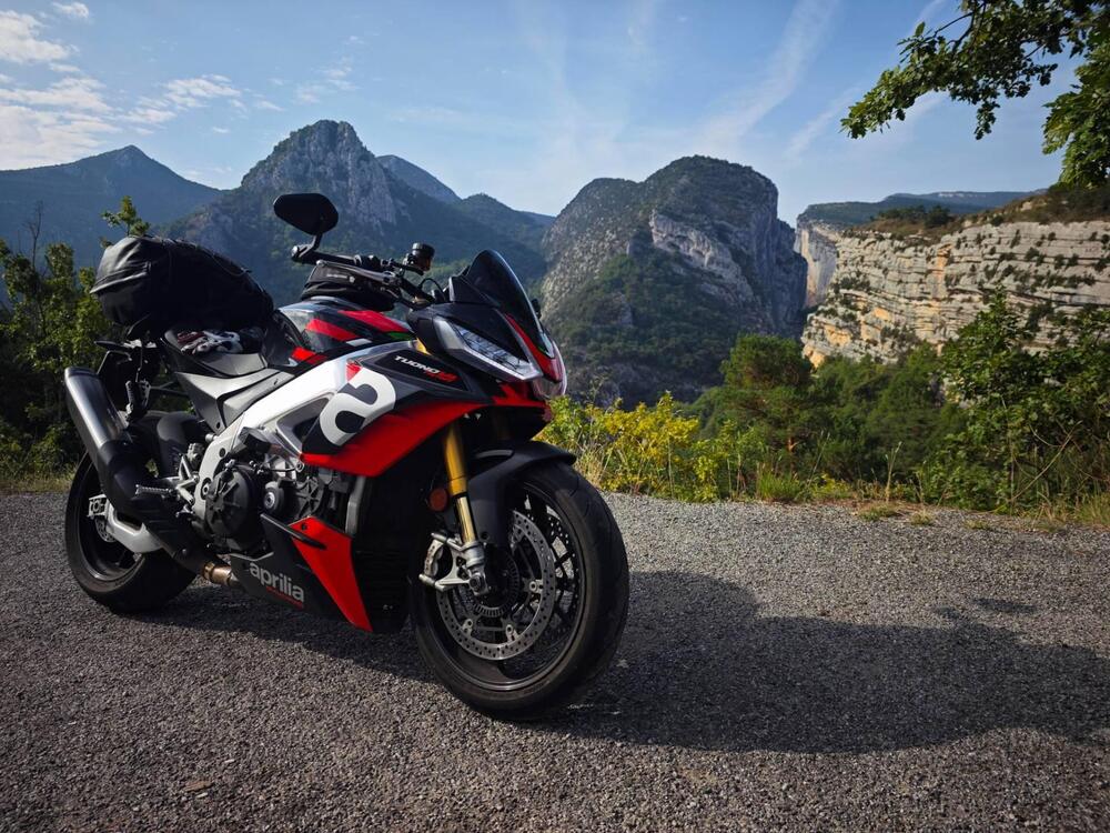 Aprilia Tuono 1100 V4 Factory (2021 - 24) (2)