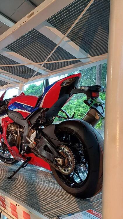 Honda CBR 1000 RR-R Fireblade (2022 - 23) (3)