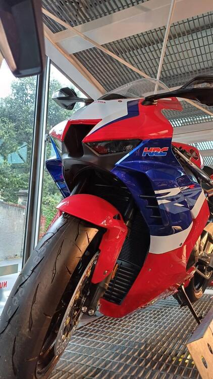 Honda CBR 1000 RR-R Fireblade (2022 - 23) (2)