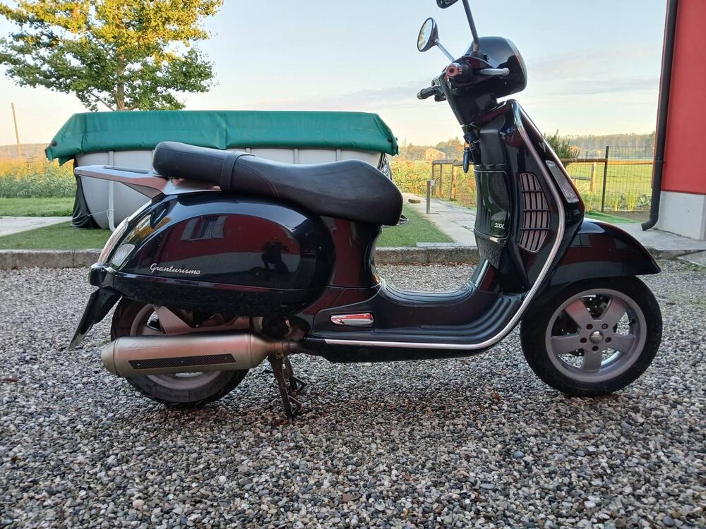 Vespa Granturismo 200 L (2)