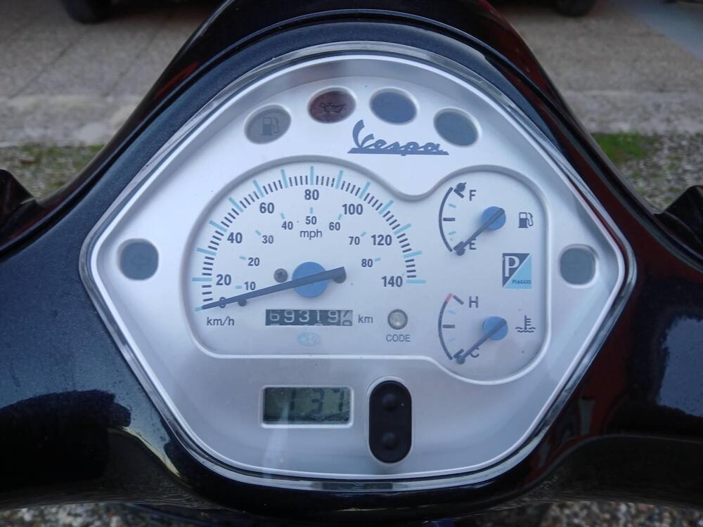 Vespa Granturismo 200 L (4)