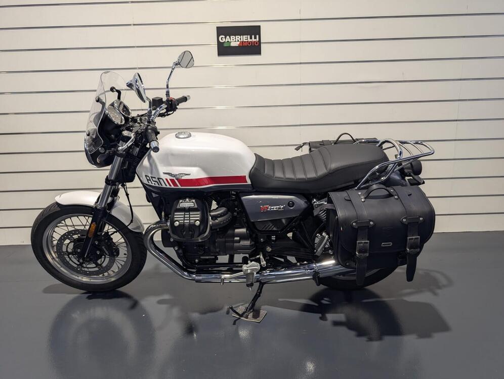 Moto Guzzi V7 Special (2021 - 24) (2)