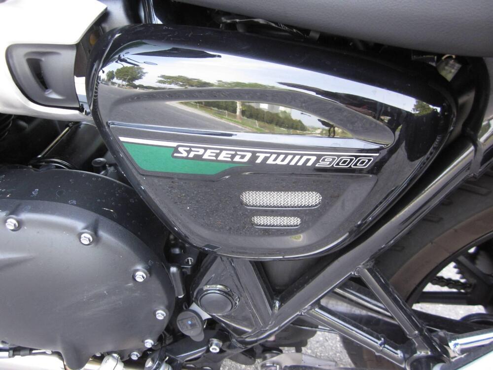 Triumph Speed Twin 900 Stealth Edition (2024) (3)