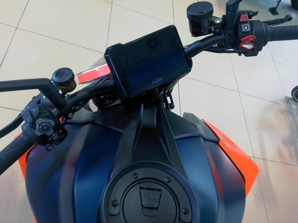 KTM 1290 Super Duke R (2021) (3)