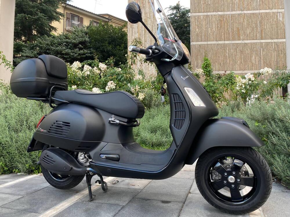 Vespa GTS 300 Super Notte (2018 - 20) (2)