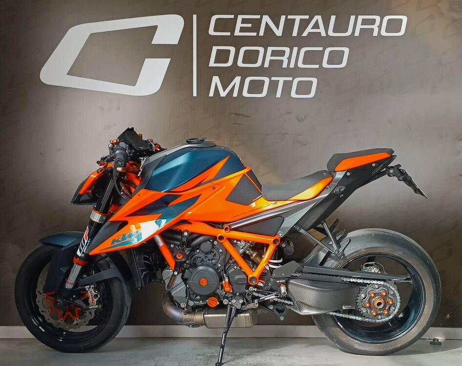 KTM 1290 Super Duke R (2020) (2)