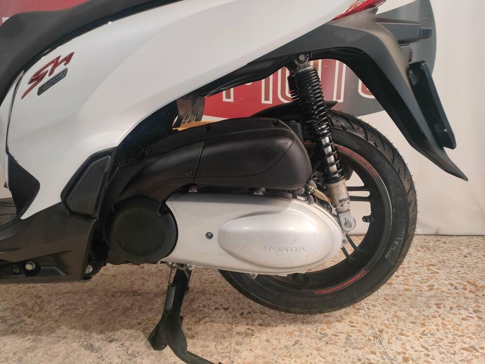 Honda SH 300 i ABS (2016 - 20) (4)