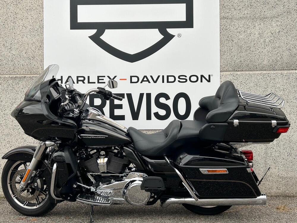 Harley-Davidson 107 Road Glide Ultra (2017 - 18) - FLTRU (2)