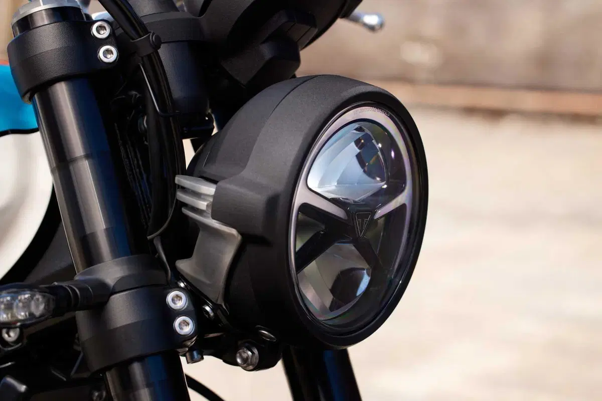 Triumph Speed Twin 900: ecco come cambia per il 2025 (4)