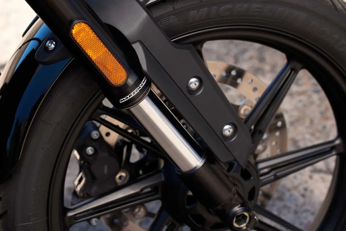 Triumph Speed Twin 900: ecco come cambia per il 2025 (7)