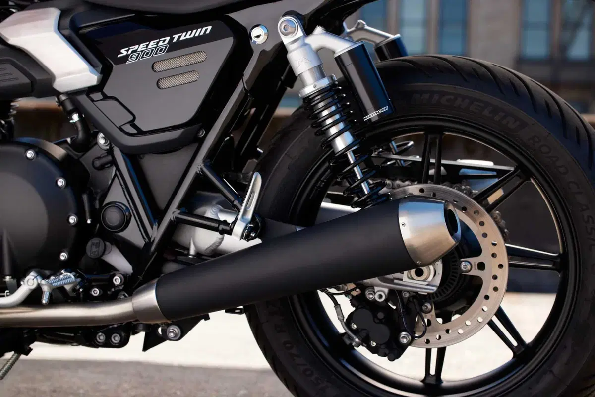 Triumph Speed Twin 900: ecco come cambia per il 2025 (9)