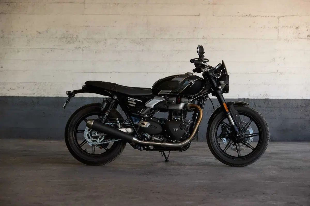 Triumph Speed Twin 900: ecco come cambia per il 2025