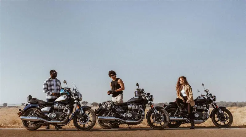 Royal Enfield Super Meteor 650 (2023 - 26) (4)